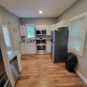 Walk to Niagara Falls. Renovated 3 bed house!